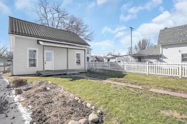 Main picture of 131 S 2nd St
