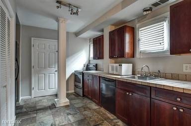 Main picture of 866 Moreland Ave SE