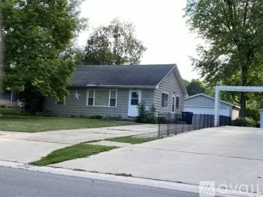 Main picture of 421 S Columbia St