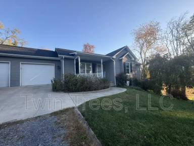 Main picture of 124 Daniel Gray Dr