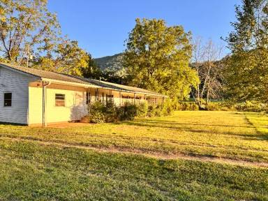Main picture of 1573 Leatherman Gap Rd