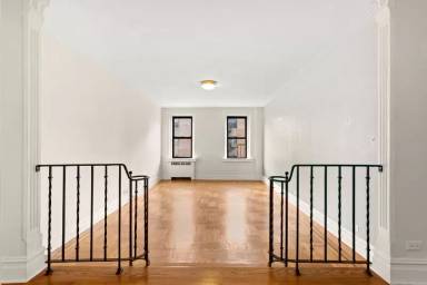 Main picture of 110 Bennett Ave