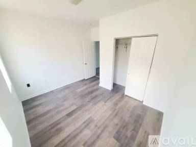 Main picture of 2413 Brookfield Ave