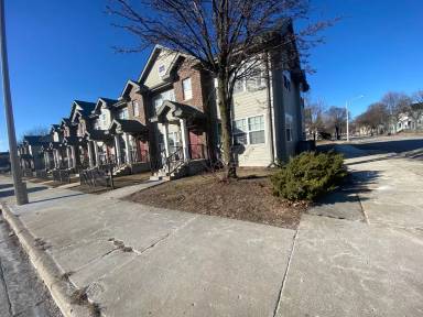Main picture of 1702 W Center St