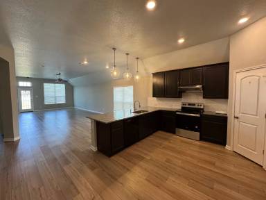 Main picture of 399 Hadley St