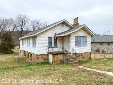 Main picture of 916 N Willow Rd