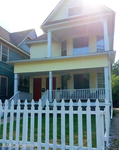 Main picture of 718 S Park St