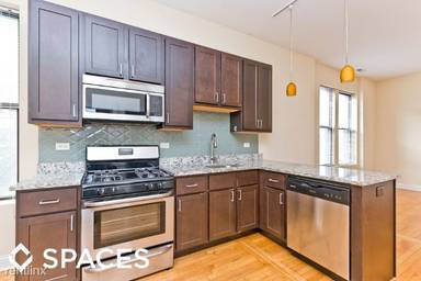 Main picture of 4053 N Leavitt St