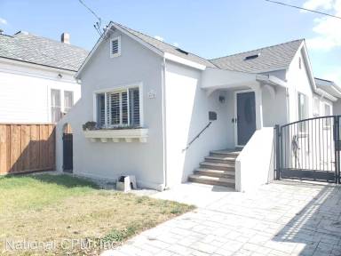 Main picture of 674 E Julian St