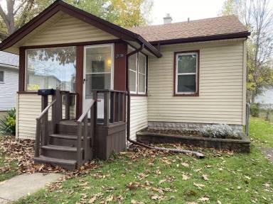 Main picture of 2139 Romeo St