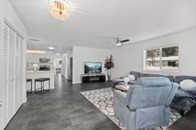 Main picture of 140 Railroad Ave