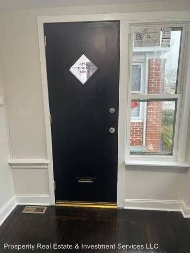 Main picture of 122 W Chew Ave