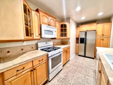 Main picture of 216 Avenue H