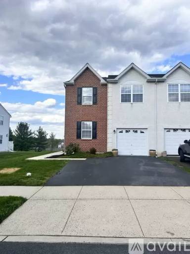 Main picture of 221 Hampshire Dr