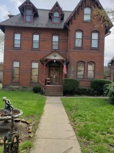 Main picture of 741 W 4th St