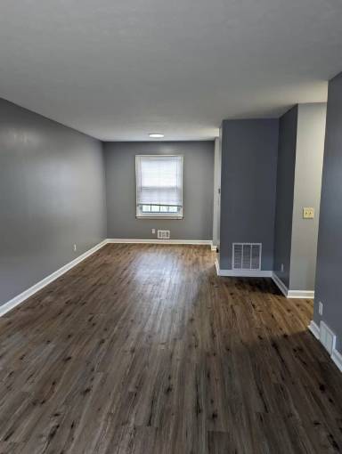 Main picture of 55 Bennington Dr