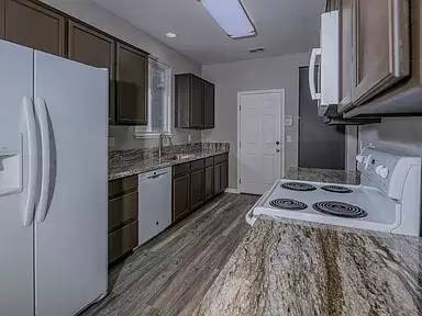 Main picture of 9236 Lone Wolf Cir