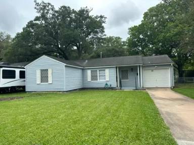 Main picture of 230 Laurel St