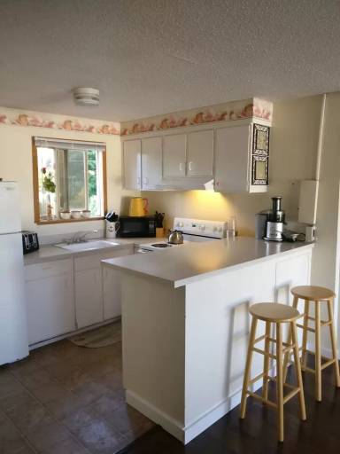Main picture of 10510 Bridgeport Way SW