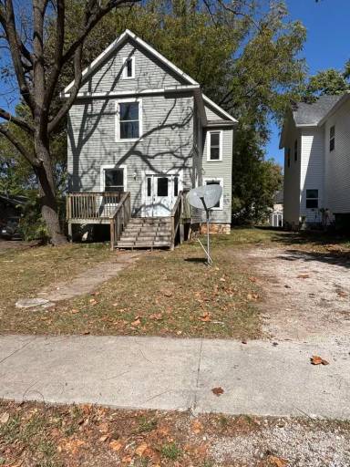 Main picture of 645 W Nichols St