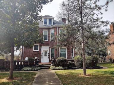 Main picture of 414 S Washington St