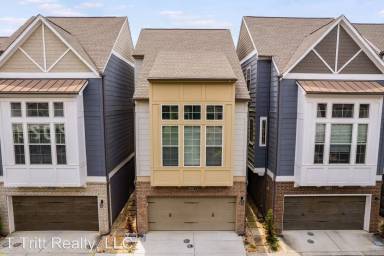 Main picture of 1032 Moorewood Ln SE