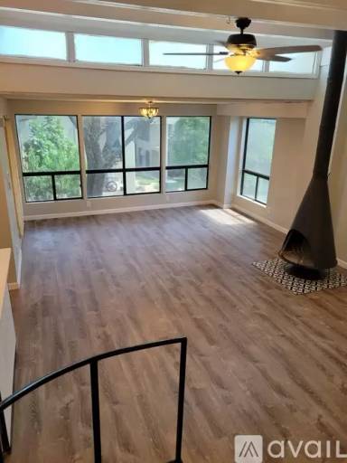 Main picture of 5916 Lago Vista Way