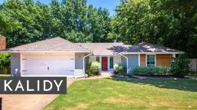 Main picture of 820 Lakeside Cir