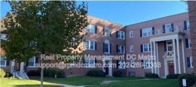 Main picture of 3813 V St SE