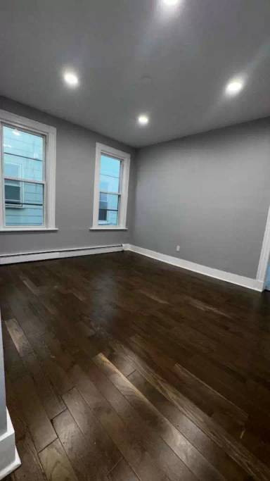 Main picture of 534 Howard Ave