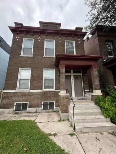 Main picture of 4035 S Grand Blvd