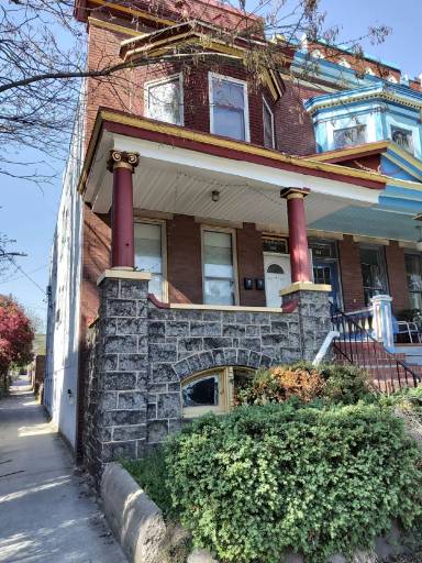 Main picture of 300 E 31st St