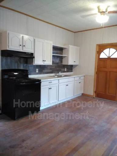 Main picture of 272 River Rd