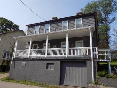 Main picture of 334 Oak St