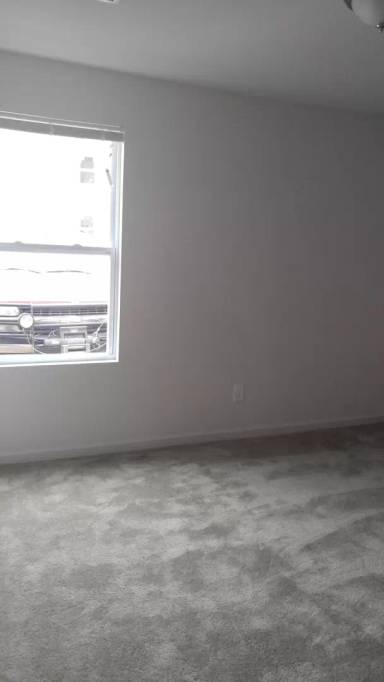 Main picture of 296 Oak St W
