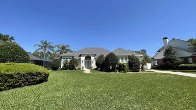 Main picture of 100 Palm Bay Ct