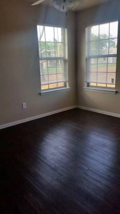 Main picture of 11 W Maple Ave