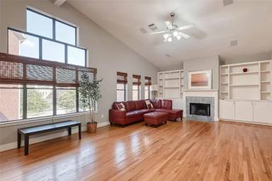 Main picture of 9701 Marlive Ln