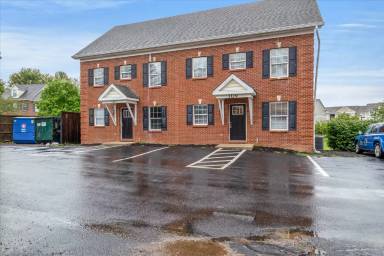 Main picture of Yugo Lexington Campus Court