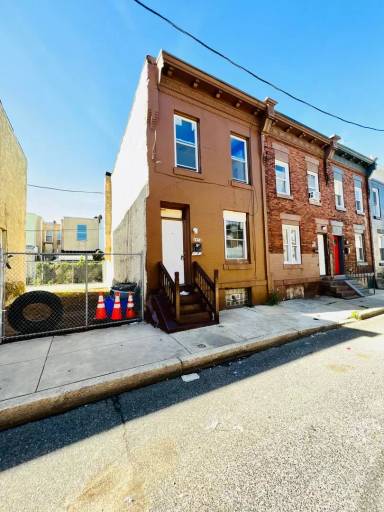 Main picture of 2852 N Opal St