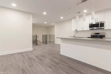 Main picture of 1065 Tremont St