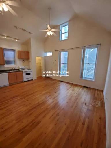 Main picture of 2123 W Schiller St