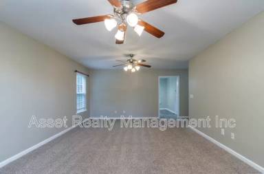 Main picture of 913 Foch St