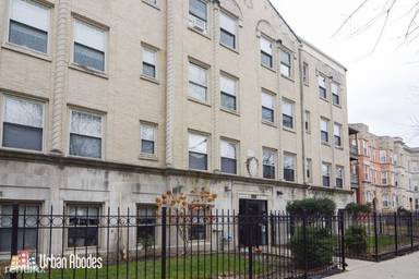 Main picture of 4031 N Kenmore Ave