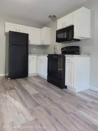 Main picture of 152 River St