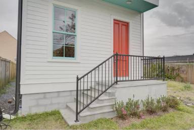 Main picture of 913 N Robertson St