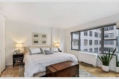 Main picture of 200 E 60th St
