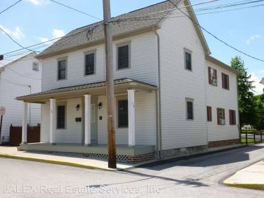 Main picture of 122 N Penn St