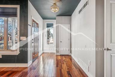 Main picture of 2481 S Lincoln St