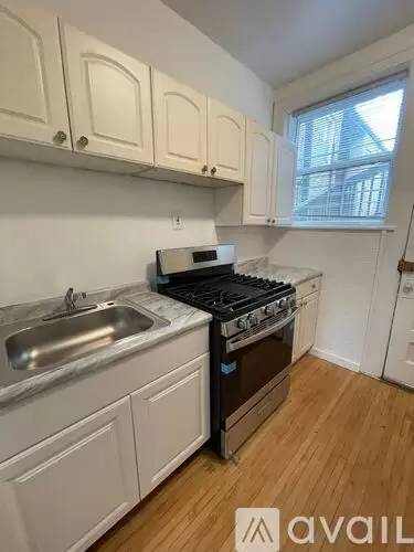 Main picture of 1331 W Touhy Ave